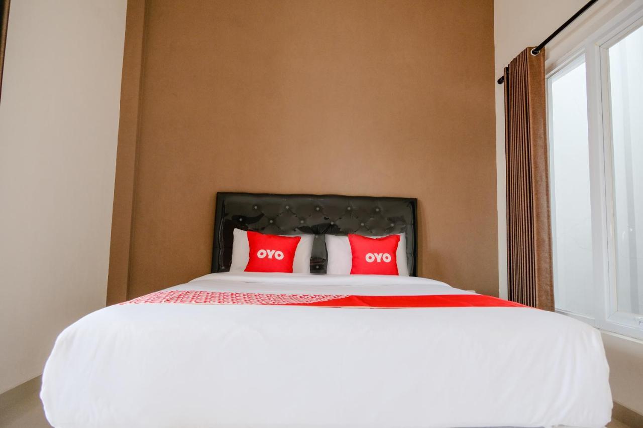 โอโย 2140 Hs เรสซิเดนซ์ Hotel ตุลุงอากุง ภายนอก รูปภาพ