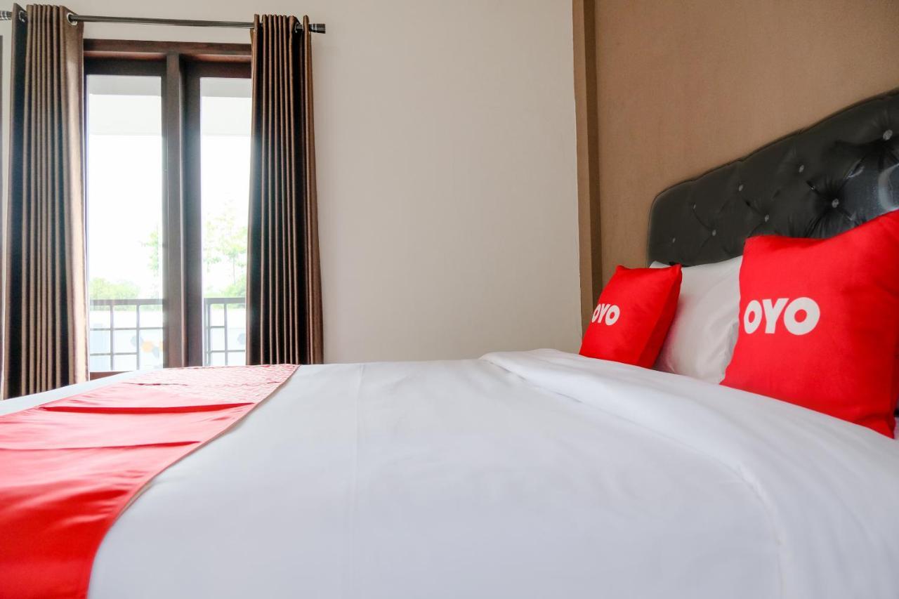 โอโย 2140 Hs เรสซิเดนซ์ Hotel ตุลุงอากุง ภายนอก รูปภาพ