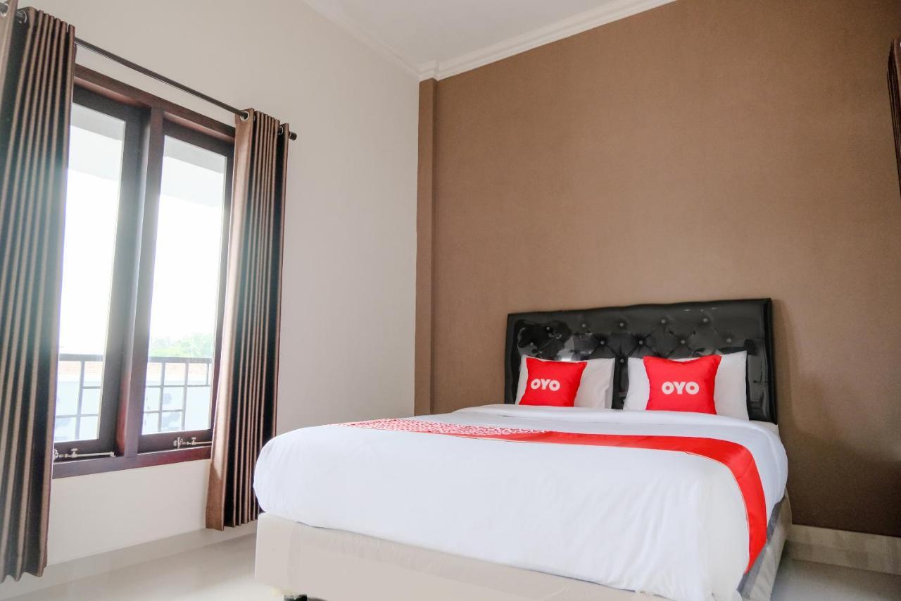 โอโย 2140 Hs เรสซิเดนซ์ Hotel ตุลุงอากุง ภายนอก รูปภาพ
